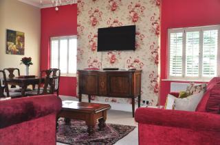 Bove Town House Apartments - 8