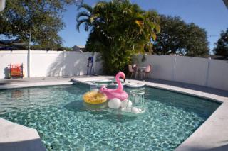 Resort Backyard Heated Pool Spa Arcade Movies - 9