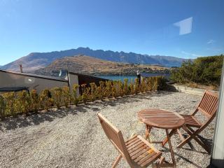Lake View 2BR Private Apartment Close to Town - 5