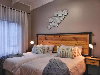 Eagles Self Catering Holiday Chalets in Henties Bay - 4