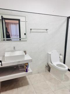 Cozy 2bed Apple Tree Apartment Nairobi - 9