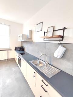 Große 65 qm Familien- Geschäfts- Monteurwohnung, 24 Std Check-In, Parkplatz, 6 Personen, 4 Schlafzimmer, WLAN - 8