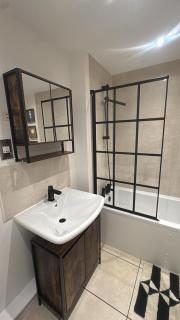 2BR Apt FREE parking Royal Lpool Golf Course Views - 9