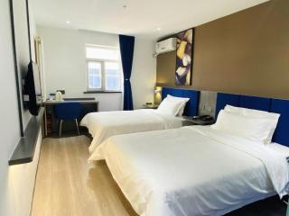 7 Days Inn Baoding Railway Station - Baoding - 0