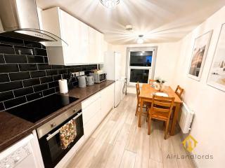 Exclusive 2 bedroom House in the Heart of Reading! - 1