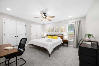 Charming 4-BR Retreat in the Heart of Clarksville - 6