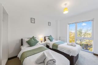 2-Bed Flat Sleeps 4 - Parking & Wheelchair Access - 3