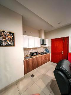 Rosmile Homes Luxury Stay in Bahria Town Phase 7 - 6