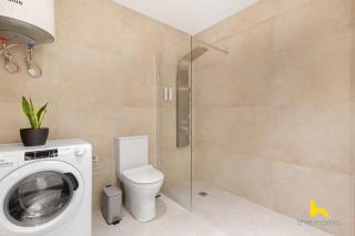 Eclectic Basement Studio with Ceiling Window near Acropolis! - 6