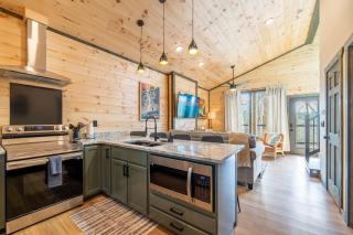 Smoky Mountain Escape Near Dollywood - Hot Tub & Fire Pit - 1
