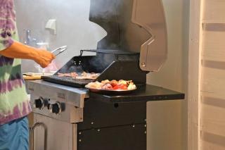 HOSHIとUmitoはサウナで整う完全プライベート1棟貸でプロジェクター完備 - 1