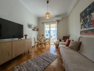 Sunny Nest, Stylish & Bright Urban Retreat - 8