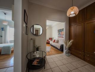 Sunny Nest, Stylish & Bright Urban Retreat - 5