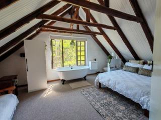 Cheerful 3 Bedroom Cottage with Private Beach - 3