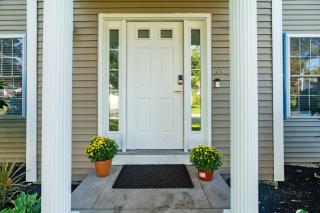 Spacious 5BR Home Near Boston Commuter Rail - 4
