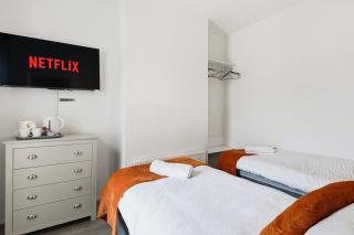 The Crews Quarters Anfield - Sleeps 9 - Modern - 2