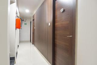 FabHotel Executive Pearl Inn - Nr Twin tower - 3