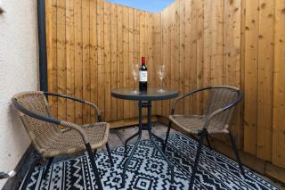The Crews Quarters Anfield - Sleeps 9 - Modern - 9