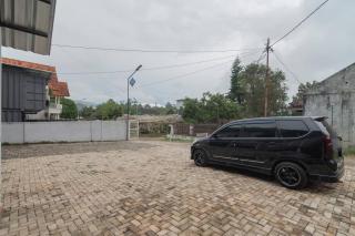 RedDoorz Plus near Lembang Park & Zoo - 2