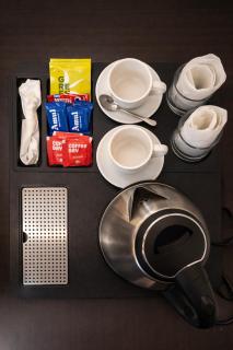 Hourly Rooms !! 9 Am to 7 Pm # Couple friendly - 8