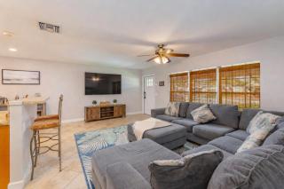 Ventur Tropical w Hot Tub Close to Beach - 4