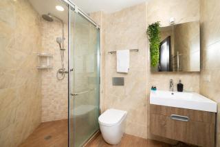 GuestOK I Walkable I 247 Help I Café Ctrl I Bright - 3