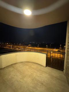 Large 2BR Apartment - 6 Guests - 5