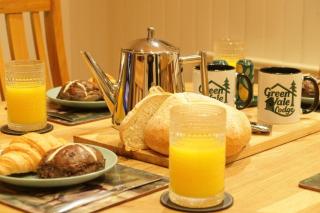 Green Vale Lodge, Yanwath, modern lodge with hot tub and 10 minute drive to Ullswater - Tirril - 2