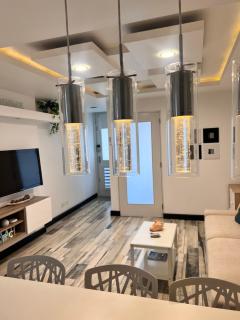 Condado BEACH Modern Cabaña! - 3