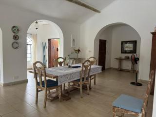 Mwanana House Private Villa Pool, Walk to Beach - 6