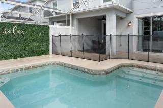 Modern 4BR Townhome w Pool Pet-Friendly Resort 361 - 5