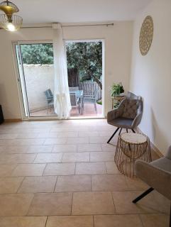 Villa Le Buis des Collines, classée 3 Étoiles AtoutFrance, magnifique villa superbement décorée et très bien équipée, idéale pour 6 pers, Terrasse extérieure avec son coin SPA, Clim, parking privatif - 3