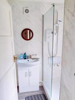 Sherlock's House --Melbourne 4 BR sleep 9 Privat parking x 3 vans Super WiFi Enclose rear garden Contractors Family with children Relocators Long stay Dogs welcome Close to Alton tower Twycross Zoo - 1