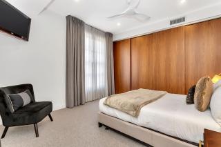 Wow! Luxury, City Fringe, 3BR, Garage, 2 mins Oval - 2