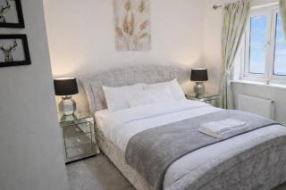 Spacious 4 Bedroom House in Milton Keynes for Families, Groups and Contractors - 5