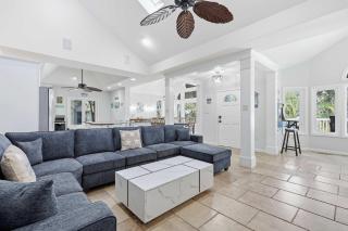 Coastal Luxe Retreat - Heated Pool & Spa - Games - 4