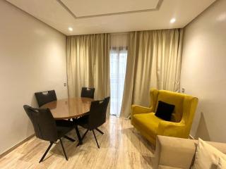 2BR Family Apartment - Balcony Parking Wi-Fi - 1