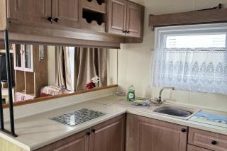 Family Caravan - Sleeps 8 - Pets Ok - Parking - 4