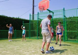 ZEcamping 4 étoiles familial animaux acceptés terrain multisports - 7