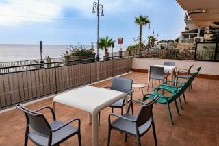 La Terrazza sul Mare Modern Apartment - 8