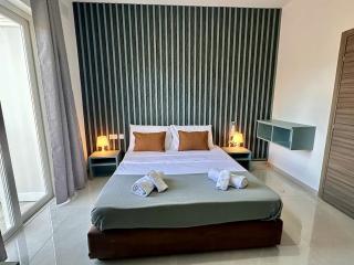 Spacious 3-Bedroom Apartment with Terrace - 1