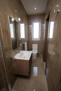 Spacious 3-Bedroom Apartment with Terrace - 1