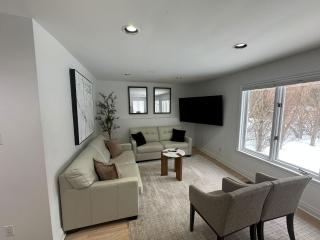 Large Home in Toronto with Pool Best Area - 8