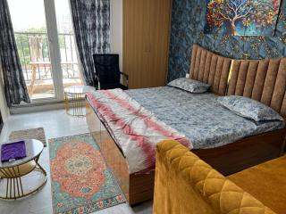 Zirakpur 3 Peoples Sleeping - 8