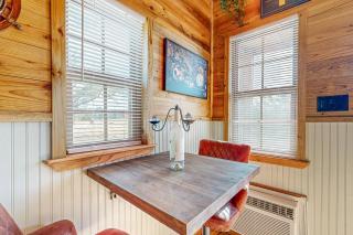Romantic Tiny House w/ Views in Harper! - 4