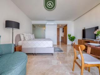 Oceanview Studio - King Bed - Pools - Beachclub - 5