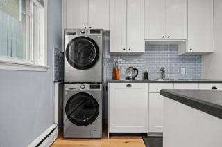 Bright and Open Coziness. 10 minutes to Stampede - 2