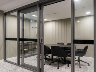 Modern City 1 Bedroom Prime CBD Location - 6