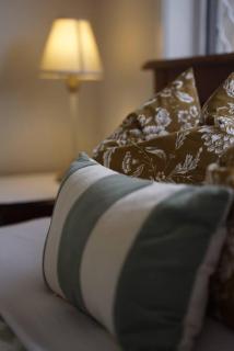 Spacious 5BR Family Home in Park Ridge - 2