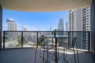 Modern 2BR Coastal Stay in Broadbeach with Pool - 9